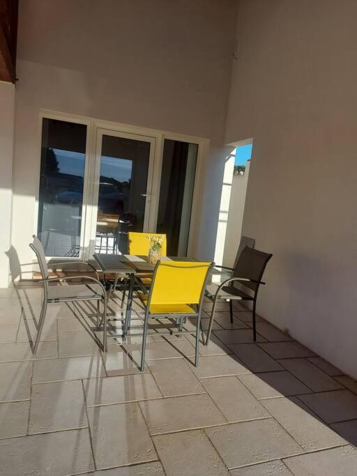 Studio Neuf Avec Acces Piscine Valergues Exterior foto